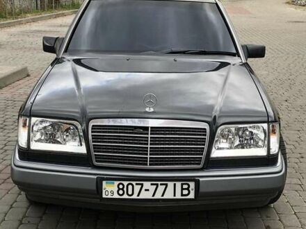 Черный Мерседес Е-Класс, объемом двигателя 2.2 л и пробегом 430 тыс. км за 3450 $, фото 1 на Automoto.ua