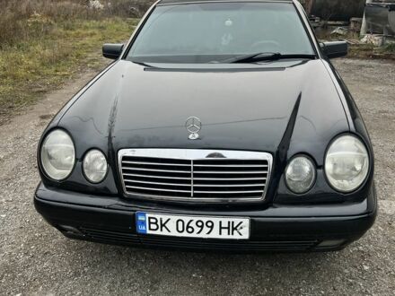 Чорний Мерседес Е-Клас, об'ємом двигуна 2.3 л та пробігом 400 тис. км за 2450 $, фото 1 на Automoto.ua