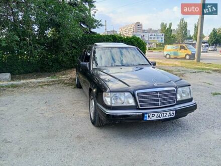 Мерседес Е-Класс 1995 в Запорожье на Automoto.ua Черный Мерседес Е-Класс, объемом двигателя 2.8 л и пробегом 308 тыс. км за 2700 $, фото 1 на Automoto.ua
