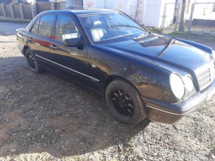 Чорний Мерседес Е-Клас, об'ємом двигуна 0 л та пробігом 280 тис. км за 1600 $, фото 1 на Automoto.ua