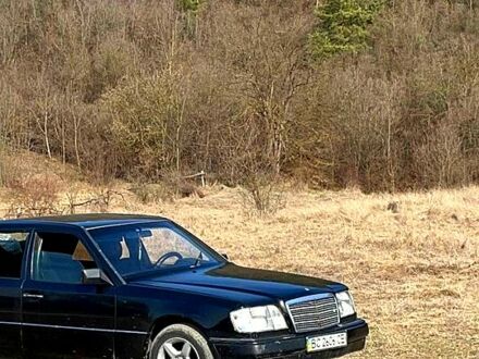 Черный Мерседес Е-Класс, объемом двигателя 2.2 л и пробегом 369 тыс. км за 350 $, фото 1 на Automoto.ua