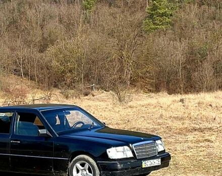 Чорний Мерседес Е-Клас, об'ємом двигуна 2.2 л та пробігом 369 тис. км за 350 $, фото 1 на Automoto.ua