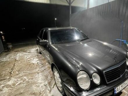 Черный Мерседес Е-Класс, объемом двигателя 2.8 л и пробегом 3 тыс. км за 2580 $, фото 1 на Automoto.ua