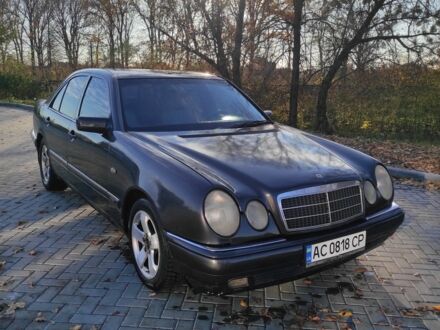 Черный Мерседес Е-Класс, объемом двигателя 2 л и пробегом 270 тыс. км за 1900 $, фото 1 на Automoto.ua