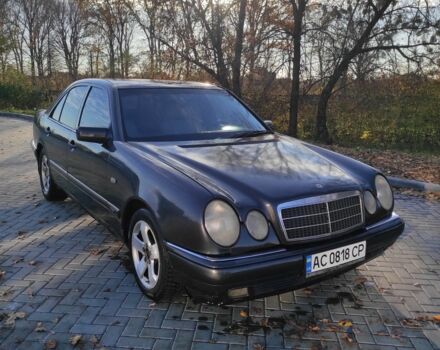 Чорний Мерседес Е-Клас, об'ємом двигуна 2 л та пробігом 270 тис. км за 1900 $, фото 1 на Automoto.ua