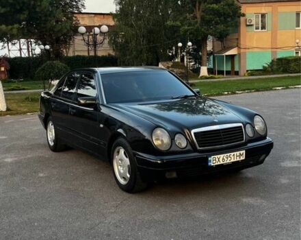 Чорний Мерседес Е-Клас, об'ємом двигуна 2.2 л та пробігом 3 тис. км за 3000 $, фото 1 на Automoto.ua