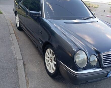 Чорний Мерседес Е-Клас, об'ємом двигуна 2.3 л та пробігом 400 тис. км за 4000 $, фото 1 на Automoto.ua