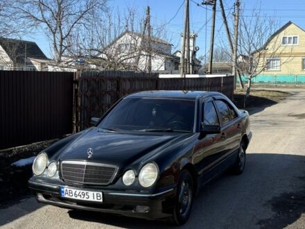 Черный Мерседес Е-Класс, объемом двигателя 2 л и пробегом 280 тыс. км за 2800 $, фото 1 на Automoto.ua