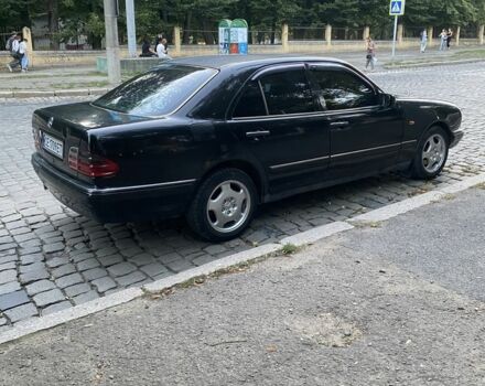 Чорний Мерседес Е-Клас, об'ємом двигуна 2.2 л та пробігом 425 тис. км за 2700 $, фото 1 на Automoto.ua