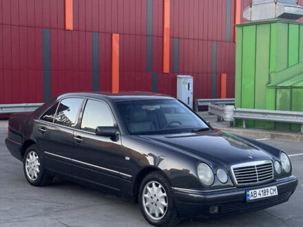 Мерседес Е-Клас 1996 у Києві на Automoto.ua Чорний Мерседес Е-Клас, об'ємом двигуна 2.8 л та пробігом 447 тис. км за 3000 $, фото 1 на Automoto.ua