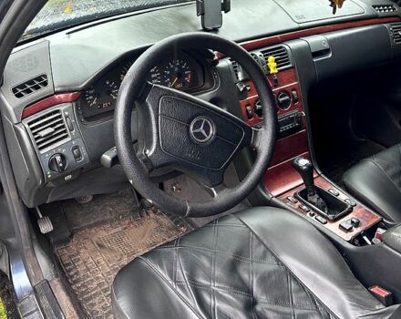 Мерседес Е-Класс 1996 в Лебедине на Automoto.ua Черный Мерседес Е-Класс, объемом двигателя 2.3 л и пробегом 317 тыс. км за 3500 $, фото 1 на Automoto.ua
