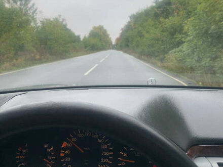 Черный Мерседес Е-Класс, объемом двигателя 2.3 л и пробегом 505 тыс. км за 3350 $, фото 1 на Automoto.ua