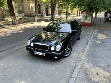 Мерседес Е-Клас 1997 у Одесі на Automoto.ua Чорний Мерседес Е-Клас, об'ємом двигуна 3.2 л та пробігом 450 тис. км за 3999 $, фото 1 на Automoto.ua