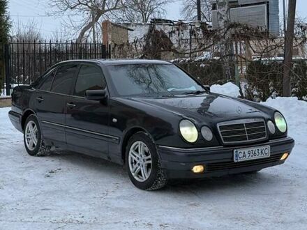 Черный Мерседес Е-Класс, объемом двигателя 3.2 л и пробегом 350 тыс. км за 3500 $, фото 1 на Automoto.ua