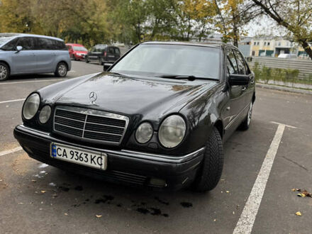 Черный Мерседес Е-Класс, объемом двигателя 3.2 л и пробегом 674 тыс. км за 3450 $, фото 1 на Automoto.ua