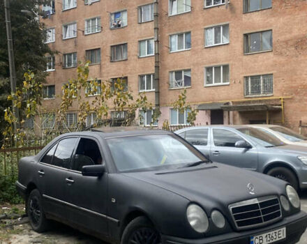 Черный Мерседес Е-Класс, объемом двигателя 2.8 л и пробегом 430 тыс. км за 2250 $, фото 1 на Automoto.ua