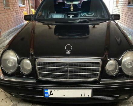 Мерседес Е-Класс 1998 в Харькове на Automoto.ua Черный Мерседес Е-Класс, объемом двигателя 3.2 л и пробегом 400 тыс. км за 5200 $, фото 1 на Automoto.ua