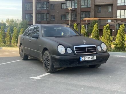 Мерседес Е-Класс 1998 в Чернигове на Automoto.ua Черный Мерседес Е-Класс, объемом двигателя 2.8 л и пробегом 333 тыс. км за 2800 $, фото 1 на Automoto.ua