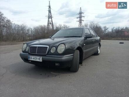 Мерседес Е-Класс 1998 в Знаменке на Automoto.ua Черный Мерседес Е-Класс, объемом двигателя 2.8 л и пробегом 285 тыс. км за 3900 $, фото 1 на Automoto.ua