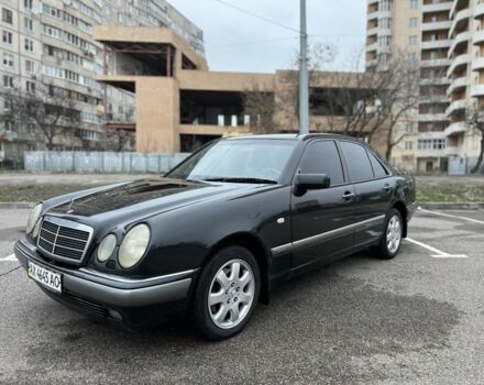 Черный Мерседес Е-Класс, объемом двигателя 3.2 л и пробегом 372 тыс. км за 4500 $, фото 1 на Automoto.ua