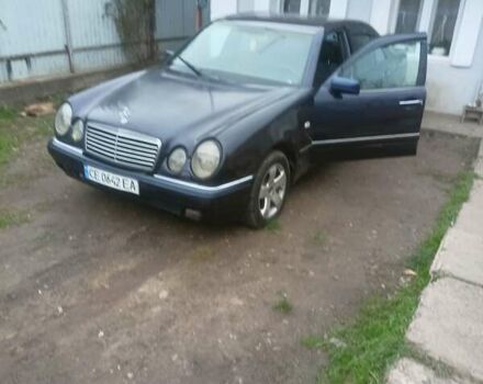 Мерседес Е-Класс 1998 в Черновцах на Automoto.ua Черный Мерседес Е-Класс, объемом двигателя 1.99 л и пробегом 301 тыс. км за 2000 $, фото 1 на Automoto.ua