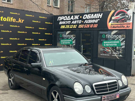 Черный Мерседес Е-Класс, объемом двигателя 2 л и пробегом 307 тыс. км за 4400 $, фото 1 на Automoto.ua