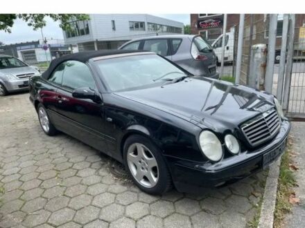 Черный Мерседес Е-Класс, объемом двигателя 2 л и пробегом 300 тыс. км за 3526 $, фото 1 на Automoto.ua