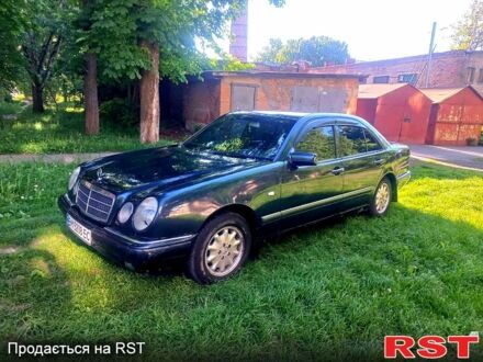 Мерседес Е-Класс 1998 в Путивле на Automoto.ua Черный Мерседес Е-Класс, объемом двигателя 2.4 л и пробегом 350 тыс. км за 4300 $, фото 1 на Automoto.ua