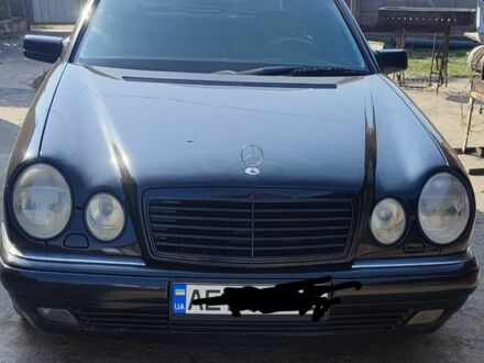 Мерседес Е-Класс 1998 в Кривом Роге на Automoto.ua Черный Мерседес Е-Класс, объемом двигателя 4.3 л и пробегом 327 тыс. км за 200000 $, фото 1 на Automoto.ua