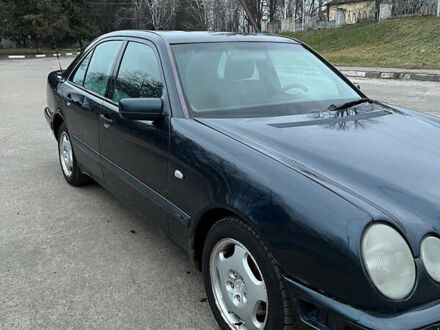 Мерседес Е-Клас 1999 у Вышгороде на Automoto.ua Чорний Мерседес Е-Клас, об'ємом двигуна 2.6 л та пробігом 400 тис. км за 3350 $, фото 1 на Automoto.ua