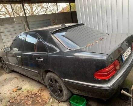 Чорний Мерседес Е-Клас, об'ємом двигуна 0 л та пробігом 280 тис. км за 2500 $, фото 1 на Automoto.ua