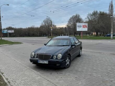 Черный Мерседес Е-Класс, объемом двигателя 2.8 л и пробегом 509 тыс. км за 3100 $, фото 1 на Automoto.ua