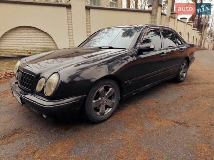 Черный Мерседес Е-Класс, объемом двигателя 2.4 л и пробегом 380 тыс. км за 2999 $, фото 1 на Automoto.ua