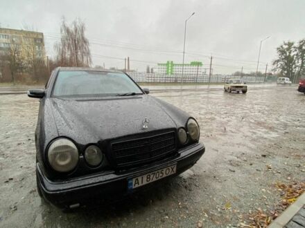 Черный Мерседес Е-Класс, объемом двигателя 2.4 л и пробегом 450 тыс. км за 2800 $, фото 1 на Automoto.ua