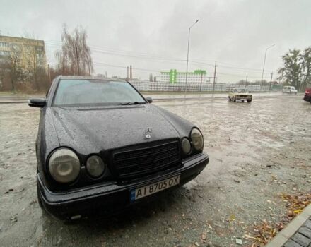 Черный Мерседес Е-Класс, объемом двигателя 2.4 л и пробегом 450 тыс. км за 2800 $, фото 1 на Automoto.ua