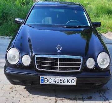 Черный Мерседес Е-Класс, объемом двигателя 2.4 л и пробегом 300 тыс. км за 3000 $, фото 1 на Automoto.ua