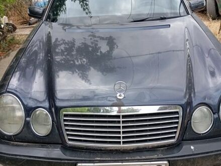 Чорний Мерседес Е-Клас, об'ємом двигуна 2.9 л та пробігом 400 тис. км за 2500 $, фото 1 на Automoto.ua