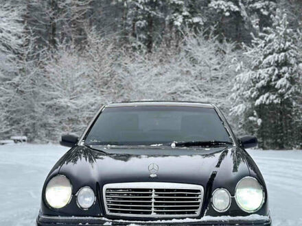 Черный Мерседес Е-Класс, объемом двигателя 2.5 л и пробегом 580 тыс. км за 2700 $, фото 1 на Automoto.ua