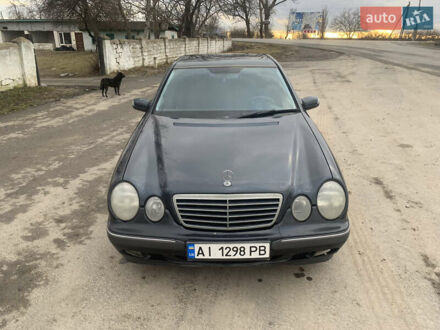 Мерседес Е-Класс 1999 в Черновцах на Automoto.ua Черный Мерседес Е-Класс, объемом двигателя 2.1 л и пробегом 386 тыс. км за 3600 $, фото 1 на Automoto.ua