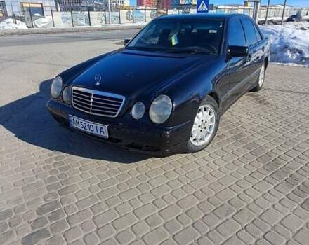 Черный Мерседес Е-Класс, объемом двигателя 2.4 л и пробегом 300 тыс. км за 2200 $, фото 1 на Automoto.ua