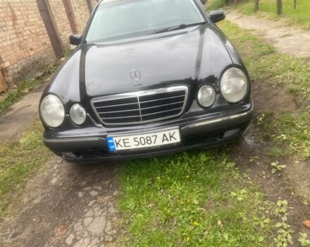 Чорний Мерседес Е-Клас, об'ємом двигуна 2 л та пробігом 437 тис. км за 3500 $, фото 1 на Automoto.ua