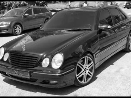 Чорний Мерседес Е-Клас, об'ємом двигуна 4.3 л та пробігом 300 тис. км за 6000 $, фото 1 на Automoto.ua