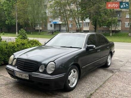 Черный Мерседес Е-Класс, объемом двигателя 2.4 л и пробегом 390 тыс. км за 2500 $, фото 1 на Automoto.ua