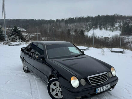 Черный Мерседес Е-Класс, объемом двигателя 2.15 л и пробегом 450 тыс. км за 2650 $, фото 1 на Automoto.ua