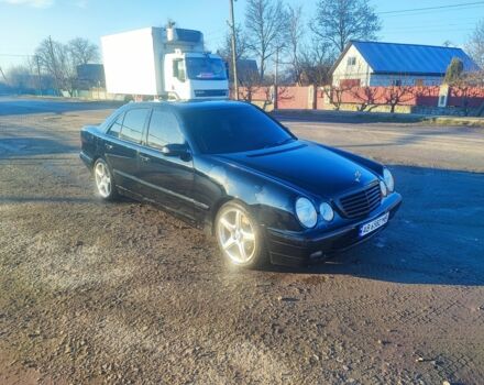 Черный Мерседес Е-Класс, объемом двигателя 3.2 л и пробегом 300 тыс. км за 3500 $, фото 1 на Automoto.ua