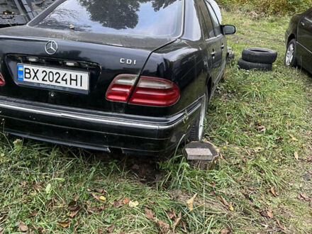 Мерседес Е-Клас 2000 у Хмельницькому на Automoto.ua Чорний Мерседес Е-Клас, об'ємом двигуна 3.22 л та пробігом 420 тис. км за 2000 $, фото 1 на Automoto.ua