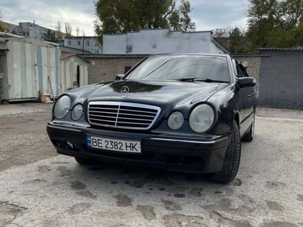 Черный Мерседес Е-Класс, объемом двигателя 3.2 л и пробегом 320 тыс. км за 3500 $, фото 1 на Automoto.ua