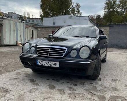Черный Мерседес Е-Класс, объемом двигателя 3.2 л и пробегом 320 тыс. км за 3500 $, фото 1 на Automoto.ua