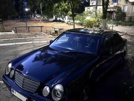 Чорний Мерседес Е-Клас, об'ємом двигуна 3.2 л та пробігом 40 тис. км за 5000 $, фото 1 на Automoto.ua