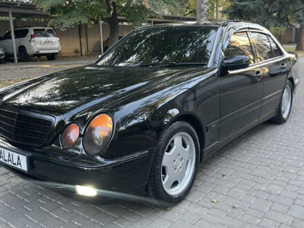 Черный Мерседес Е-Класс, объемом двигателя 2 л и пробегом 450 тыс. км за 5500 $, фото 1 на Automoto.ua